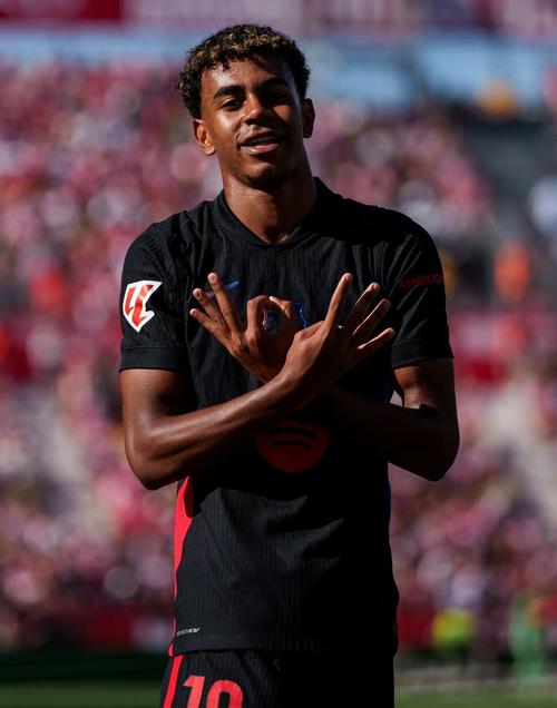 上海男篮23分大胜！淘汰香港金牛，张镇麟6分6篮板，弗格19分